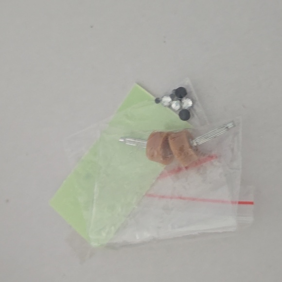 Badgley Mischka rouge Platinum satin womens heels size 8 - Picture 9 of 10